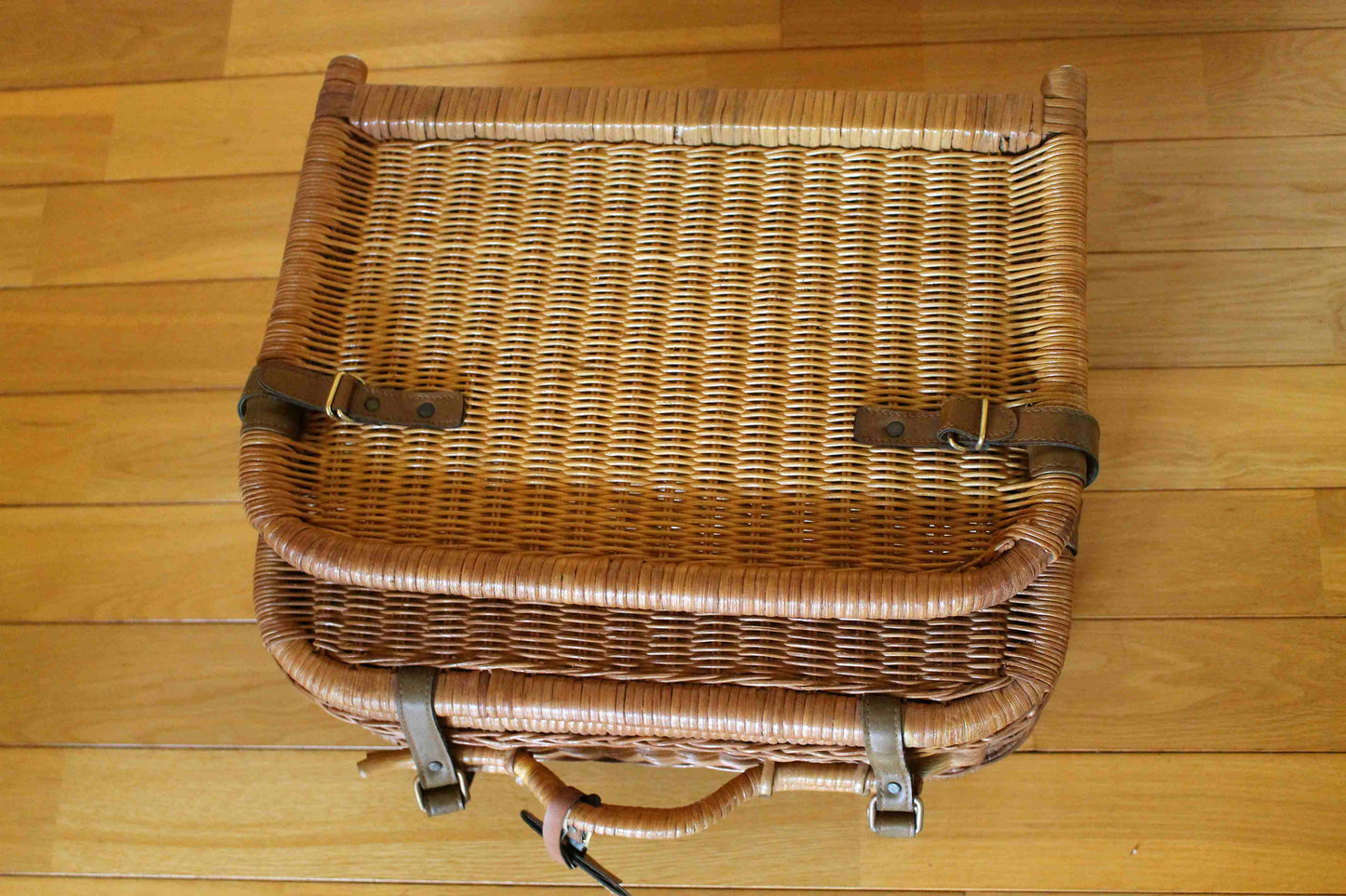 KIRIN 午後の紅茶　コイズミトランク　籐製ピクニックバスケット　レザーベルト付き