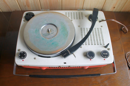HITACHI(日立)　ポータブルレコードプレーヤー　ピンク