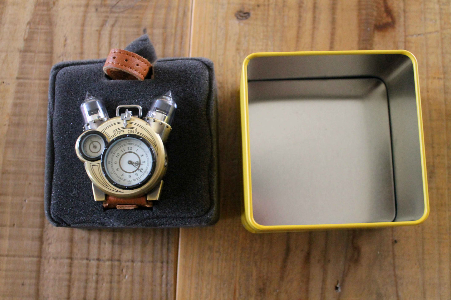 テスラウォッチ(Tesla Watch)　ThinkGeek　スチームパンク腕時計　付属品完備