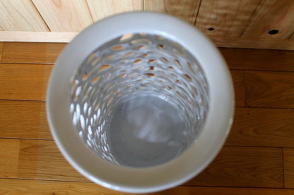 白磁透かし彫り　傘立て